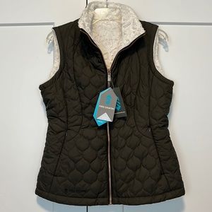 NWT Free Country Reversible Vest women’s Small.Brown Puffer & off white plush